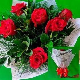 Buquê 12 Rosas vermelhas Importadas em Papel Jornal