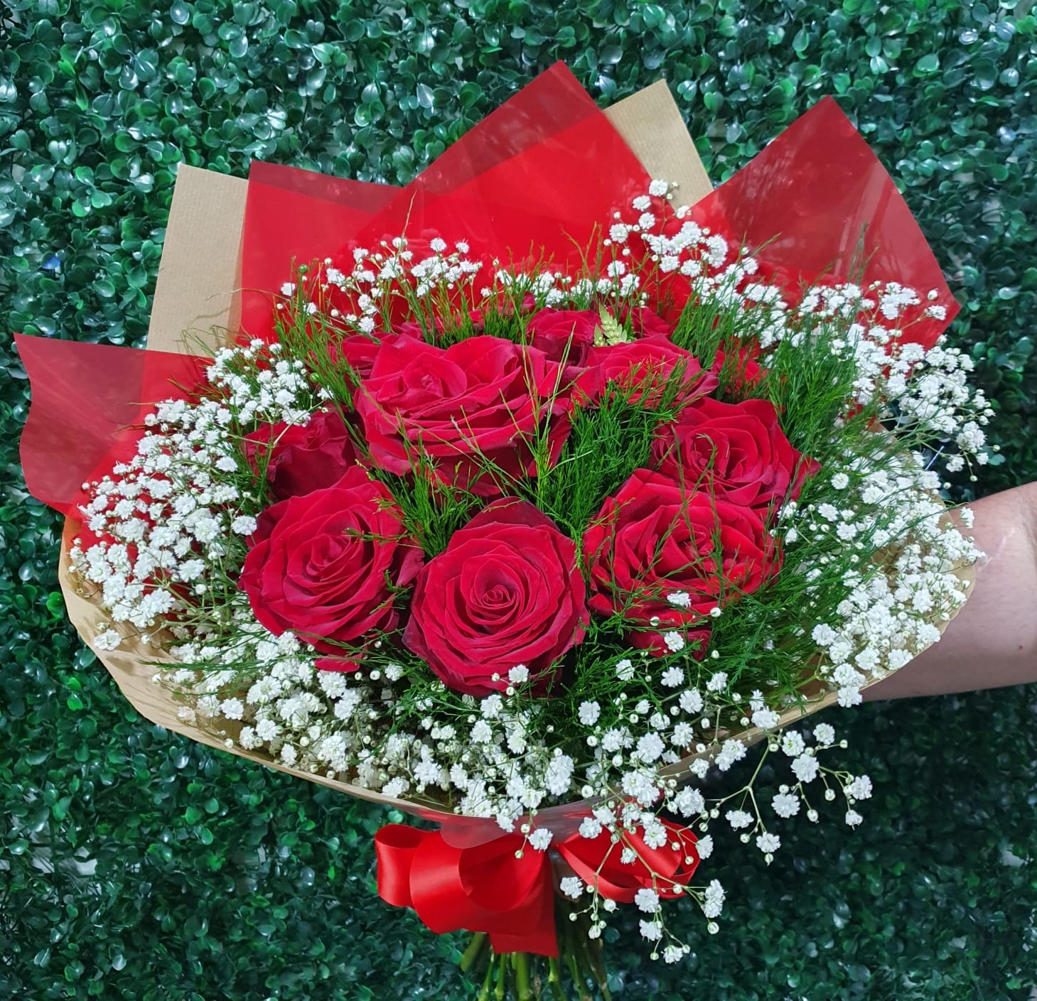 Buque Espiral com 12 Rosas Importadas - Cetim