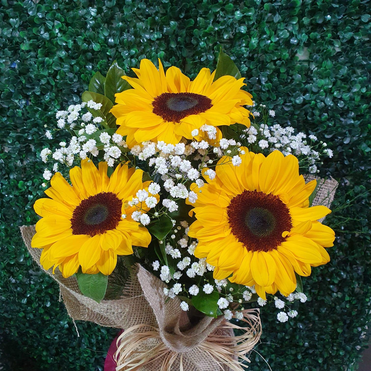 thumb-arranjo-de-girassois-para-cesta-juta-1