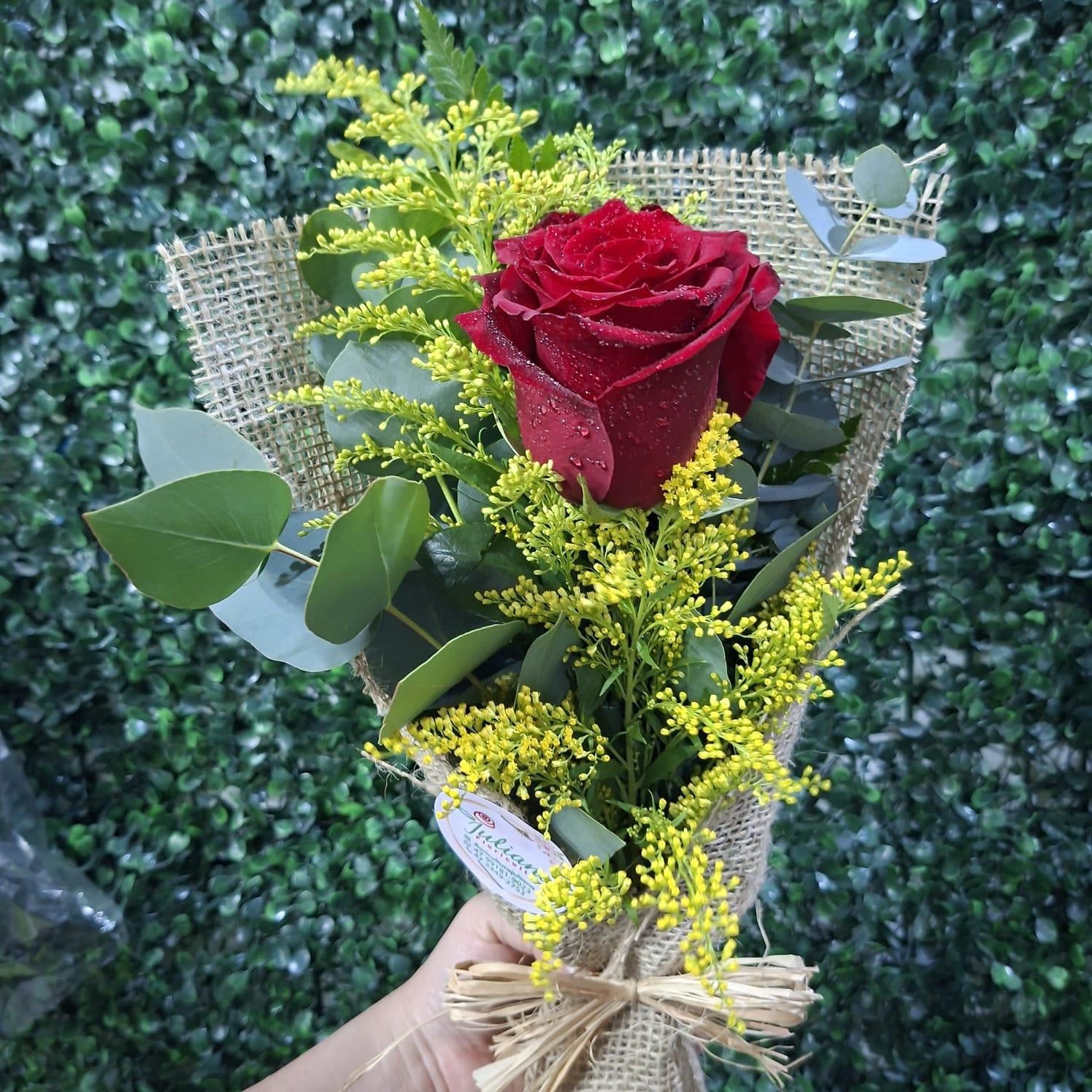 thumb-ramalhete-com-1-rosa-vermelha-juta-0