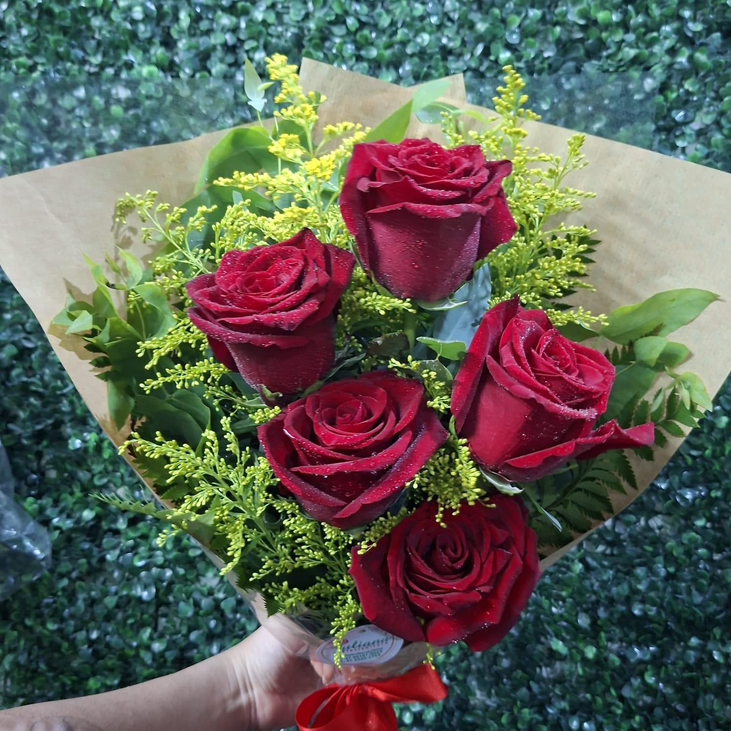 thumb-ramalhete-com-6-rosas-vermelhas-pardo-0