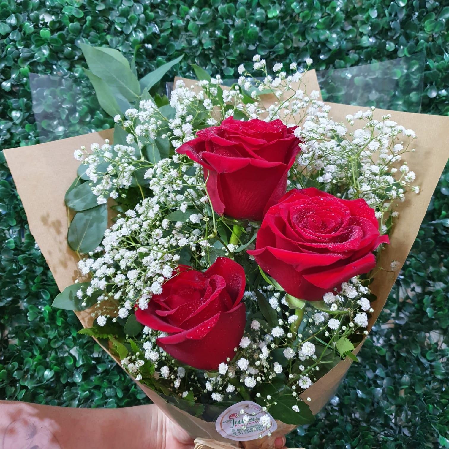 thumb-ramalhete-com-3-rosas-vermelhas-pardo-1