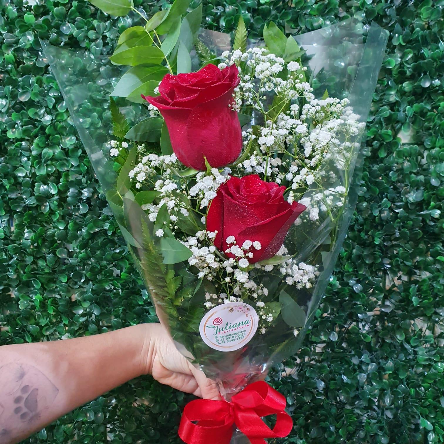 thumb-ramalhete-com-2-rosas-vermelhas-transparente-2