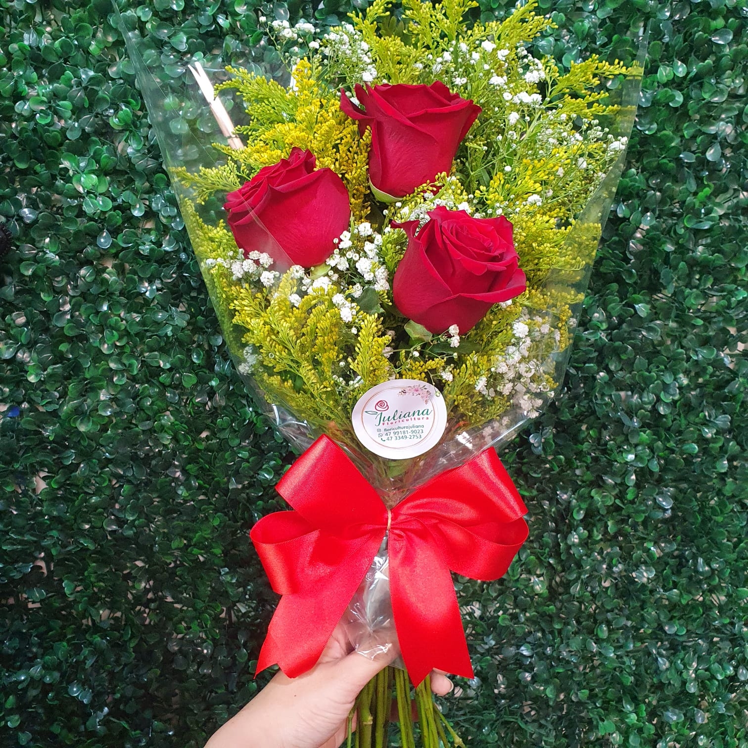 Ramalhete com 3 rosas vermelhas -Transparente