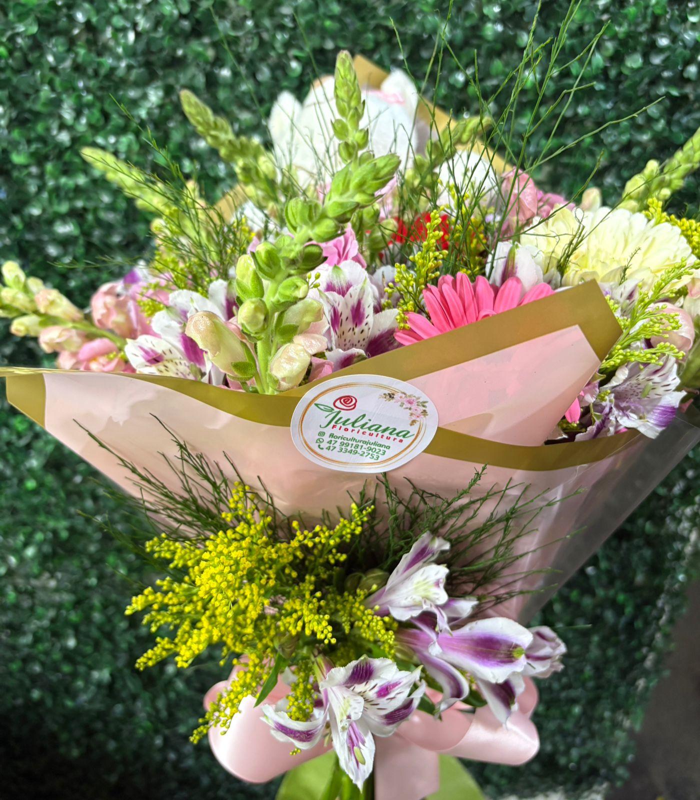 thumb-buque-mix-de-flores-nobres-com-pelucia-0