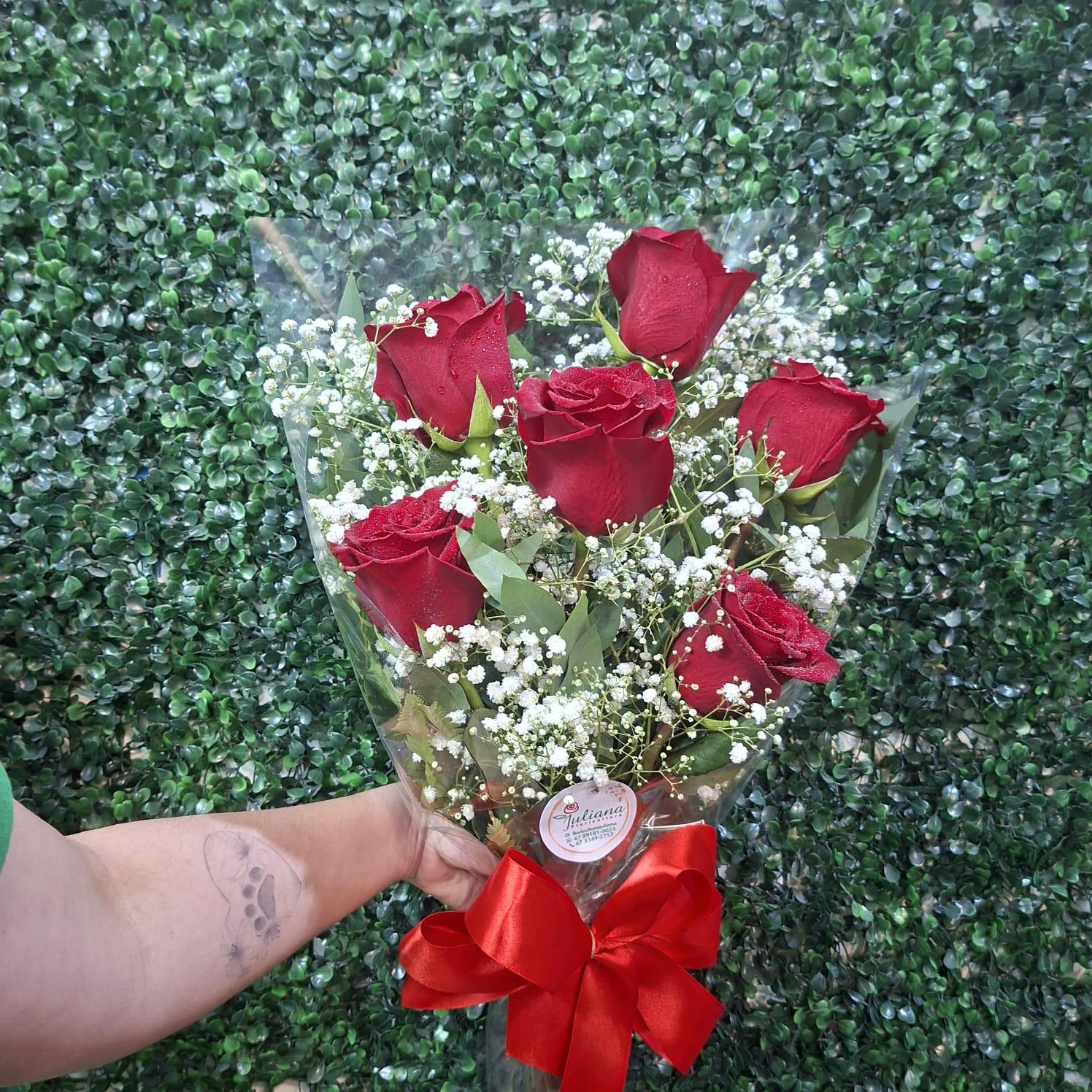 thumb-ramalhete-com-6-rosas-vermelhas-transparente-3