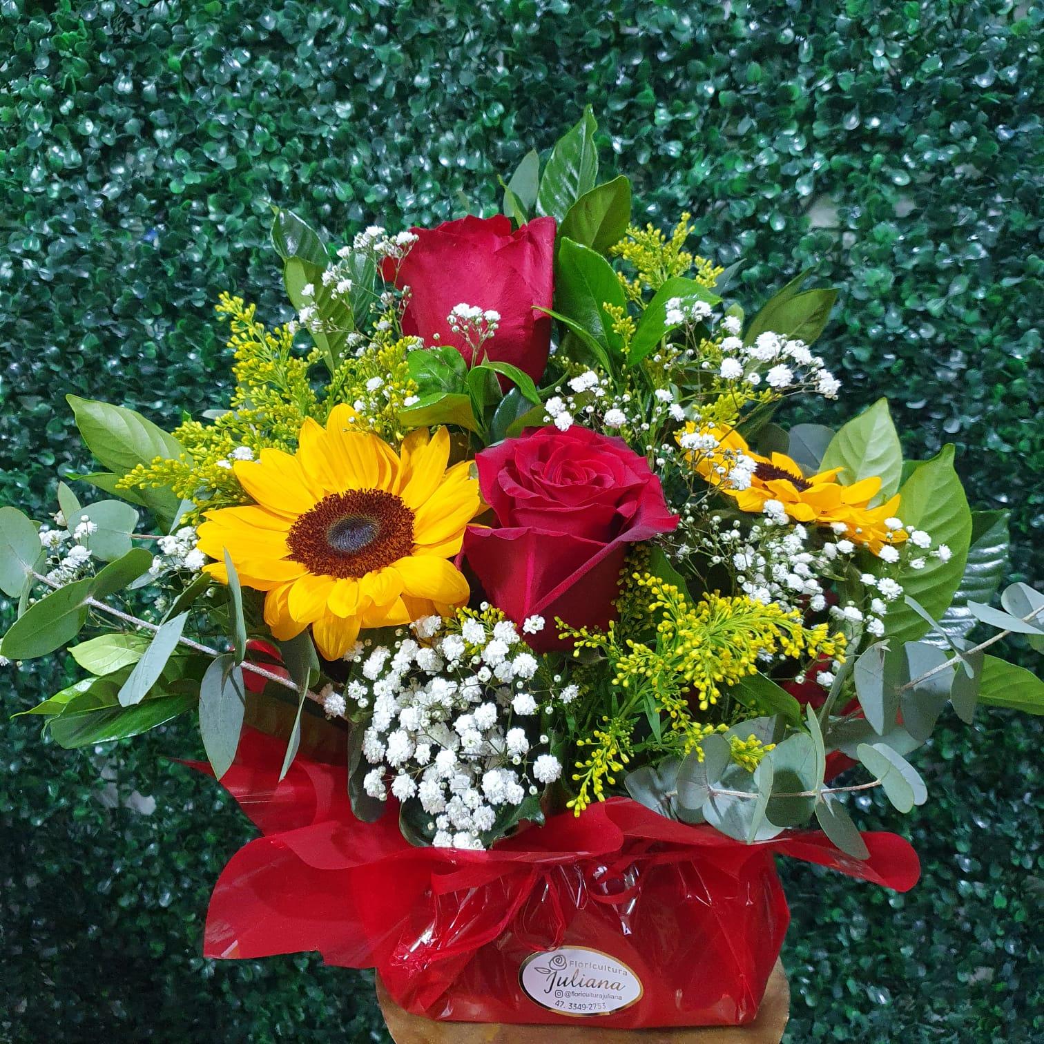 thumb-arranjo-de-girassois-e-rosas-para-cesta-0