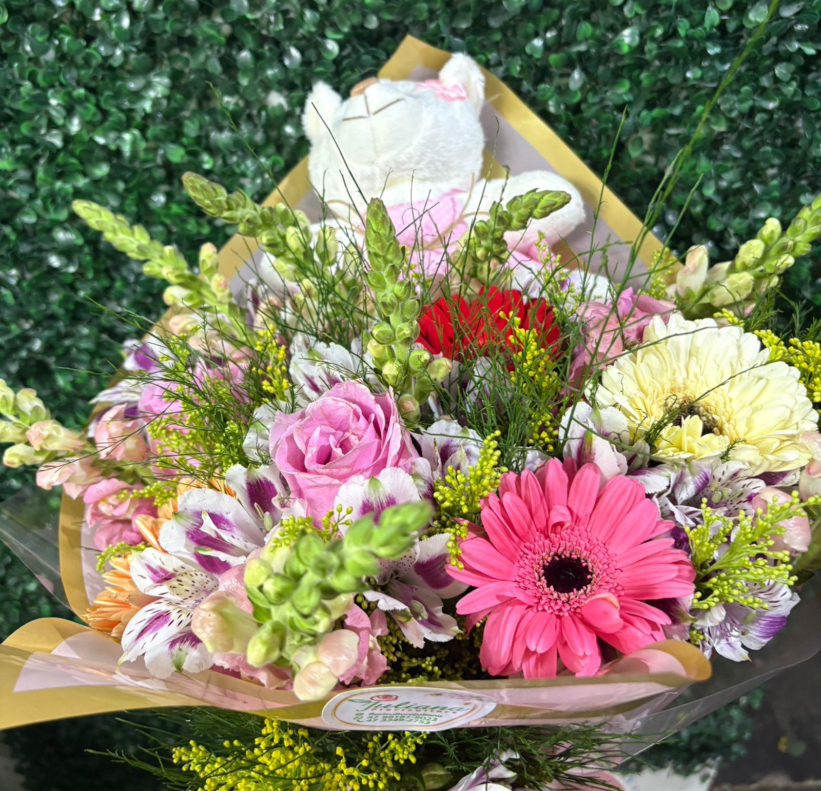 thumb-buque-mix-de-flores-nobres-com-pelucia-1