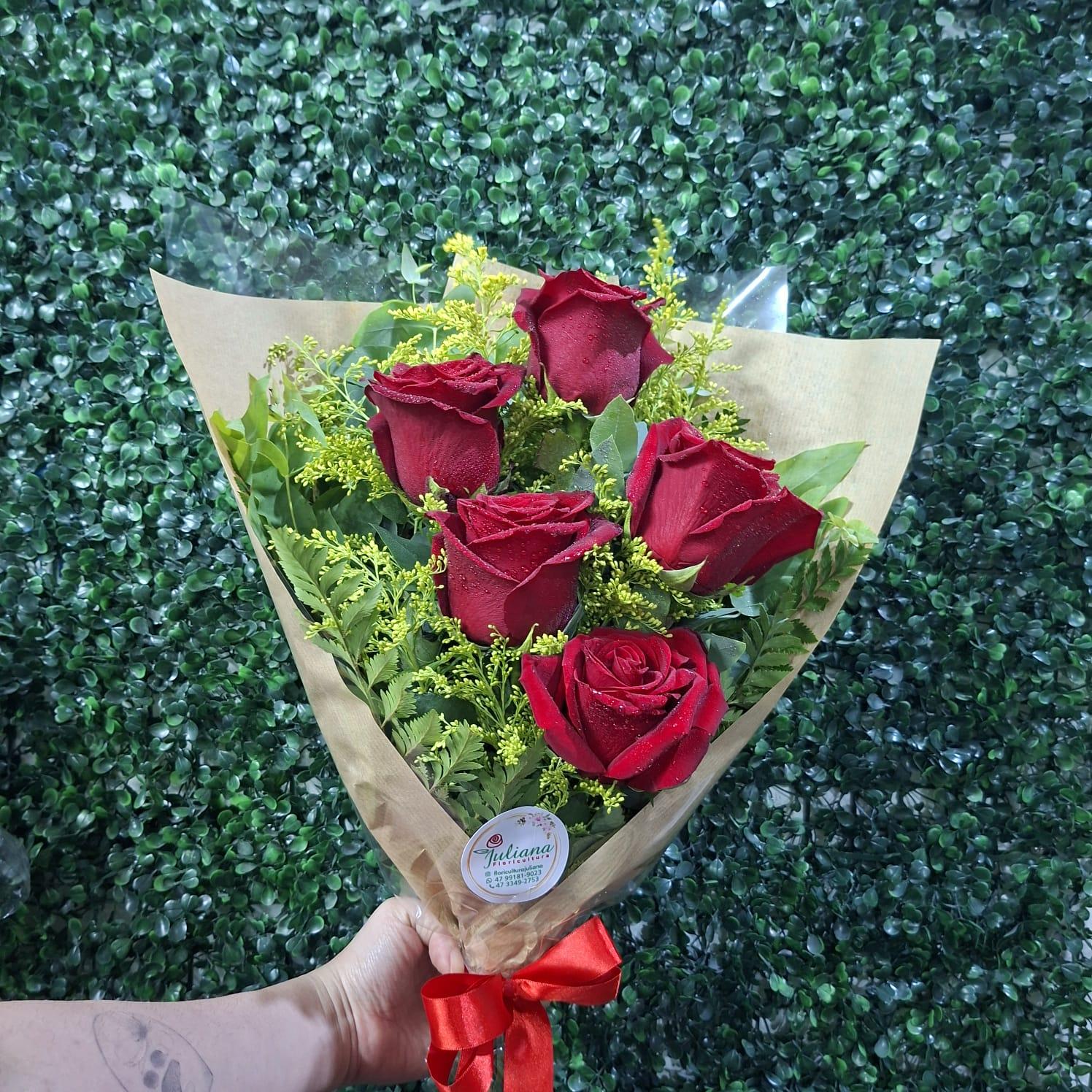 thumb-ramalhete-com-5-rosas-vermelhas-pardo-3