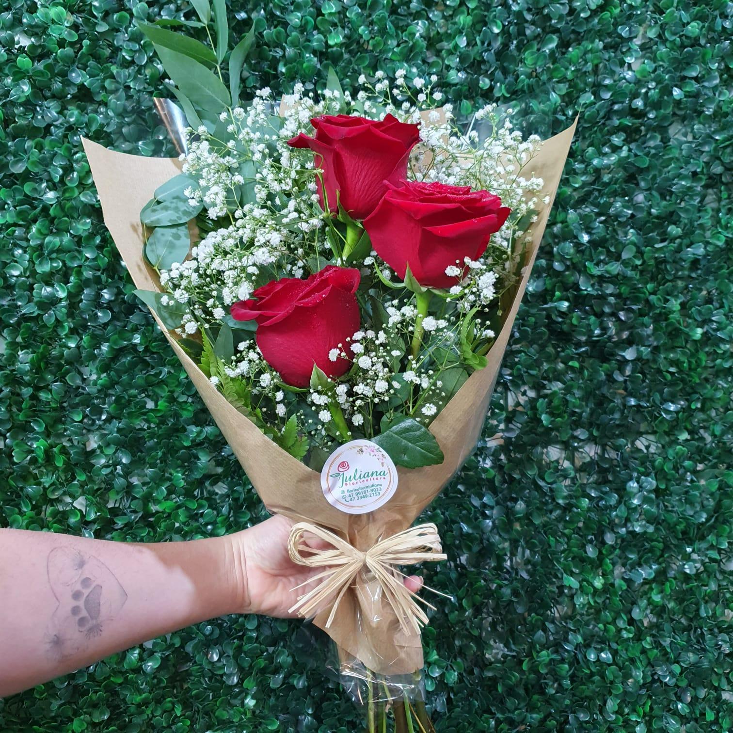 thumb-ramalhete-com-3-rosas-vermelhas-pardo-2