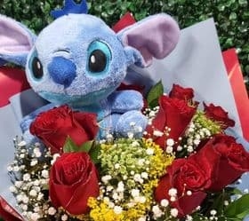 Buque com 8 rosas vermelhas + Stitch