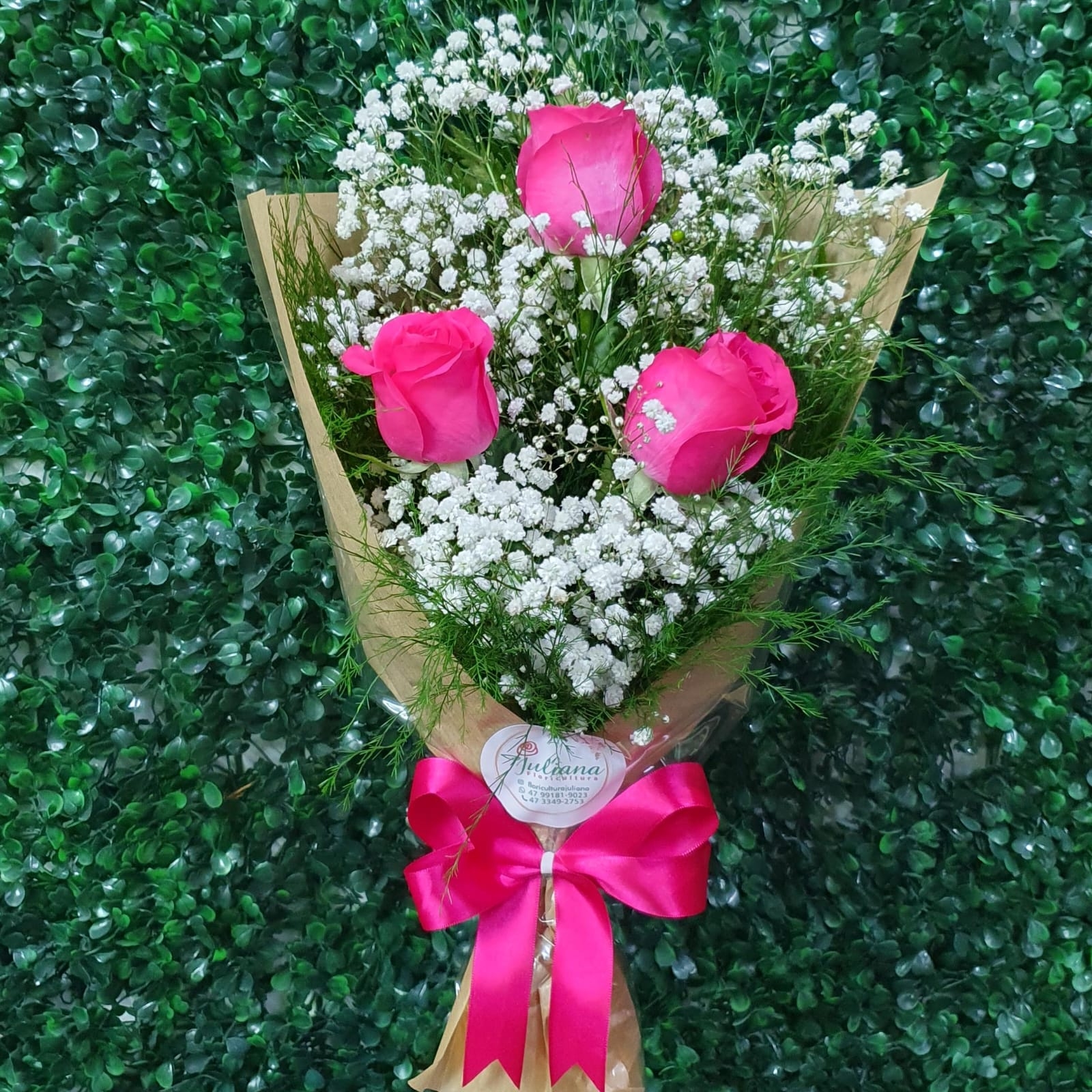 Ramalhete com 3 rosas cor de rosa - Pardo